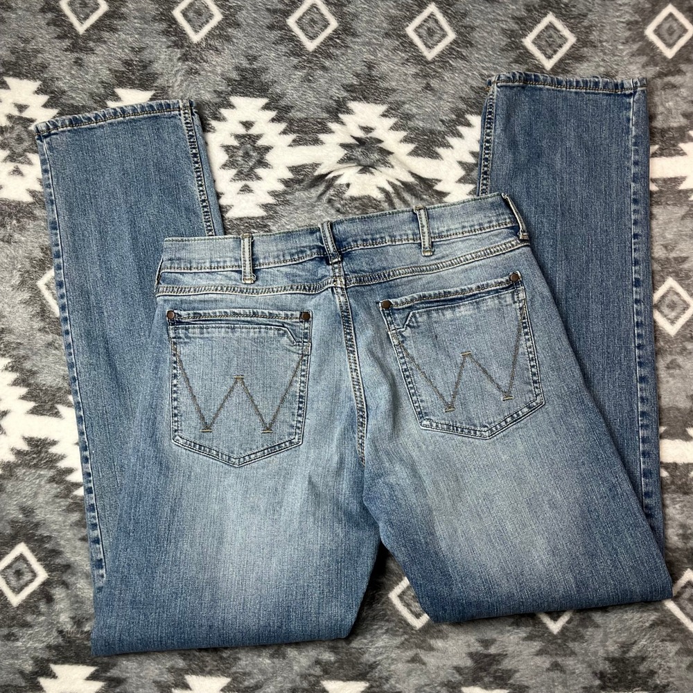 Wrangler Retro Slim Straight Jeans Light Wash Blue Denim Mens 36x34 - Picture 1 of 9